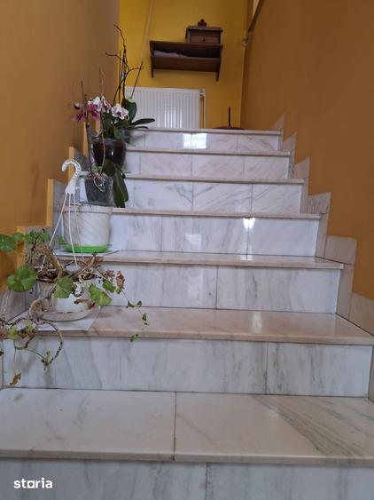 Casă cu 5 camere cu Teren 280 Mp în Central