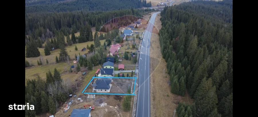 Casă cu 8 camere cu Teren 1000 Mp în Poiana Stampei