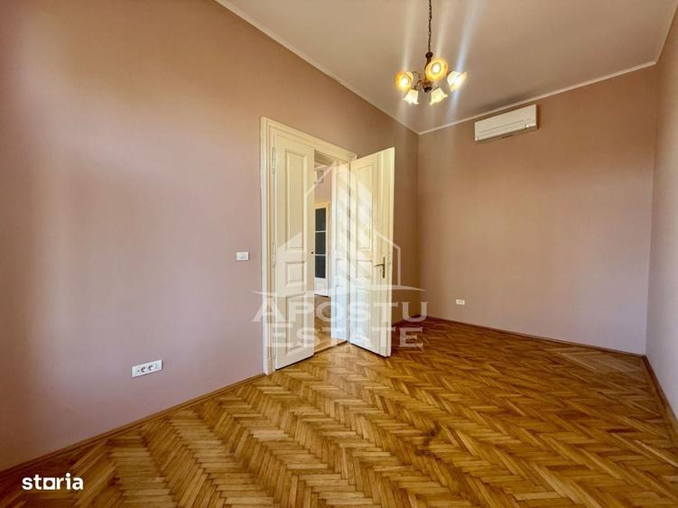 Apartament cu 4 camere în Ciupercenii Noi