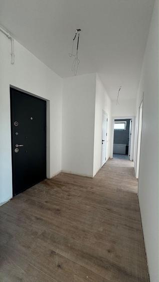 Apartament cu 3 camere decomandat în Tunari