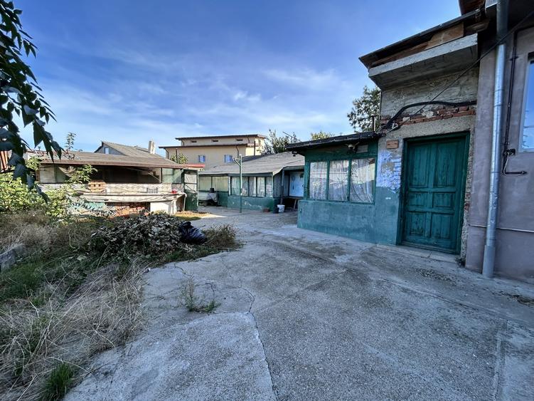 Casă individuală cu 5 camere cu Canalizare în Dobroești