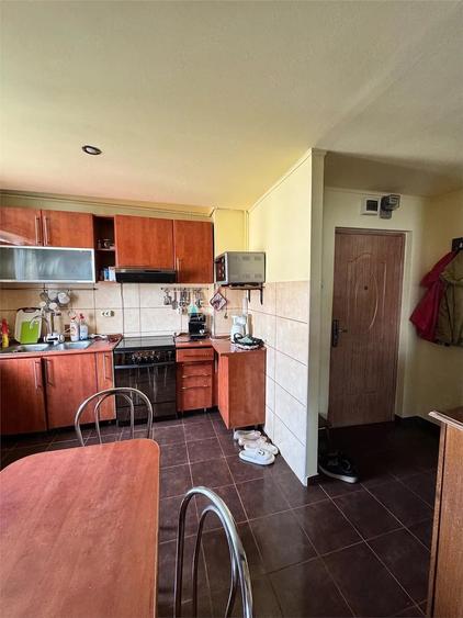 Apartament cu 4 camere decomandat în Gojdu