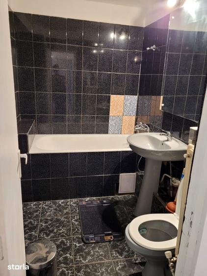 Apartament cu 3 camere decomandat în Exterior Vest