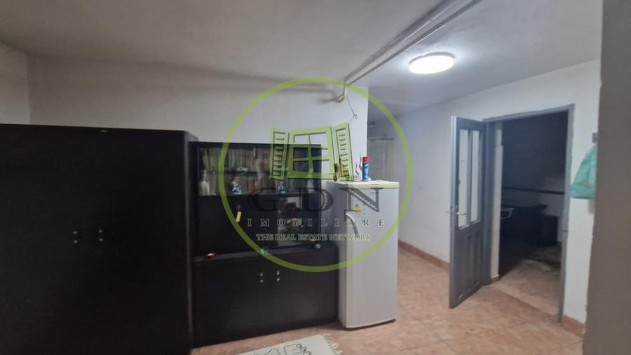 Casă individuală cu 5 camere cu Canalizare în Central