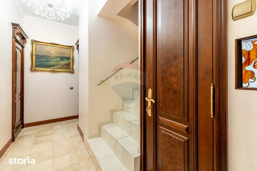 Casă cu 6 camere cu Teren 1255 Mp în Snagov