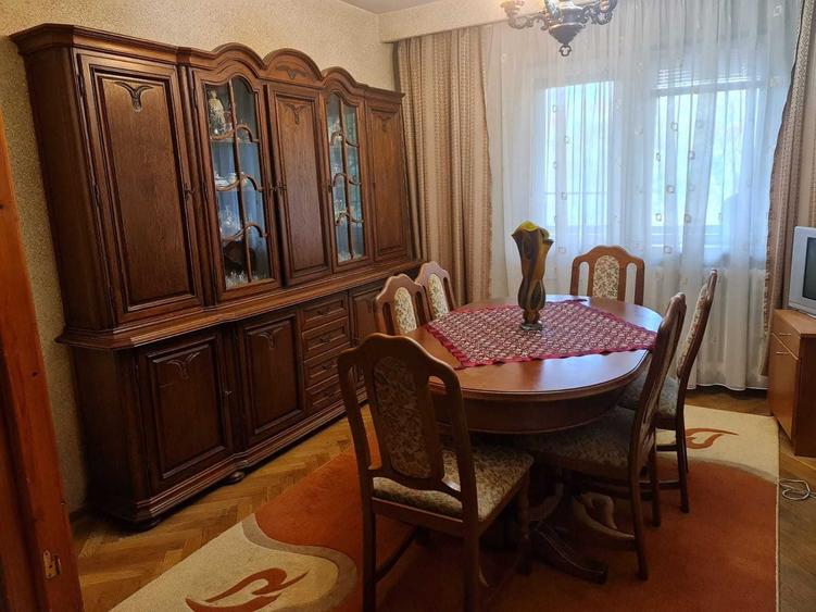 Apartament cu 4 camere decomandat în Central