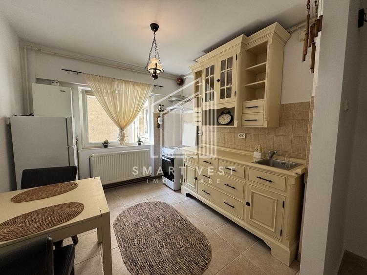 Apartament cu 3 camere semidecomandat, mobilat în Micro 15