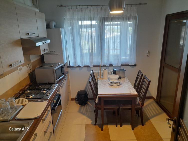 Apartament cu 3 camere decomandat în Liteni
