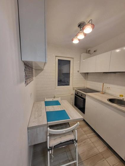 Apartament cu 2 camere decomandat în Victoriei