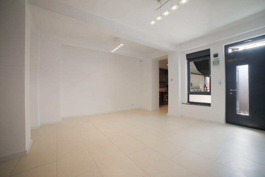 Apartament cu 2 camere semidecomandat în Turda