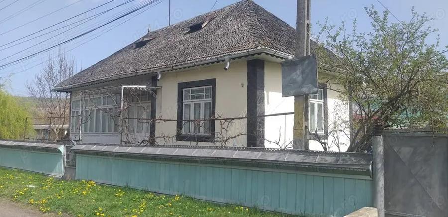 Casă cu 3 camere cu Teren 4000 Mp în Dolhești
