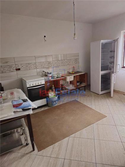 Casă cu 2 camere cu Teren 3841 Mp în Poiana (Schitu Duca)