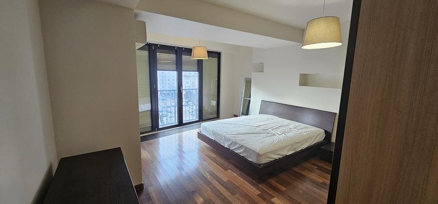 Apartament cu 4 camere decomandat în Barbu Văcărescu