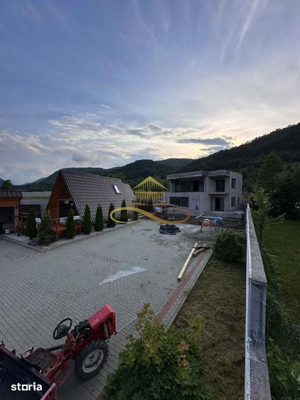 Casă cu 2 camere cu Teren 2500 Mp în Dofteana