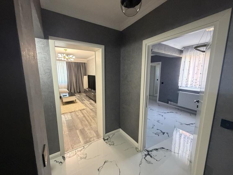 Apartament cu 3 camere decomandat în Central