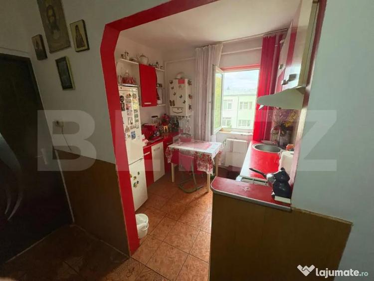 Apartament cu 3 camere decomandat în Minerul