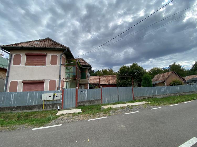 Casă cu 4 camere în Deaj