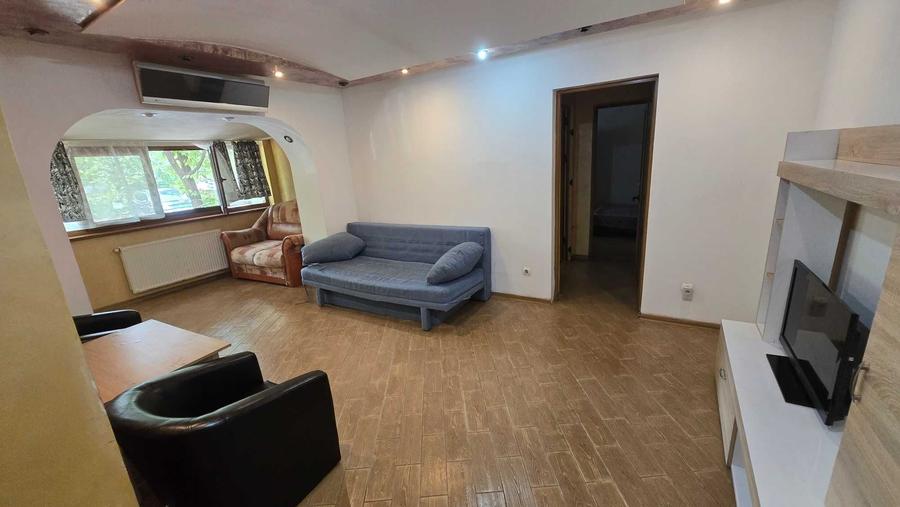 Apartament cu 2 camere decomandat în Podu Roș