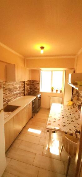 Apartament cu 3 camere decomandat în Doamna Ghica