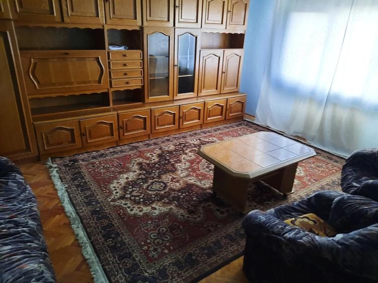 Apartament cu 3 camere decomandat în Exterior Vest
