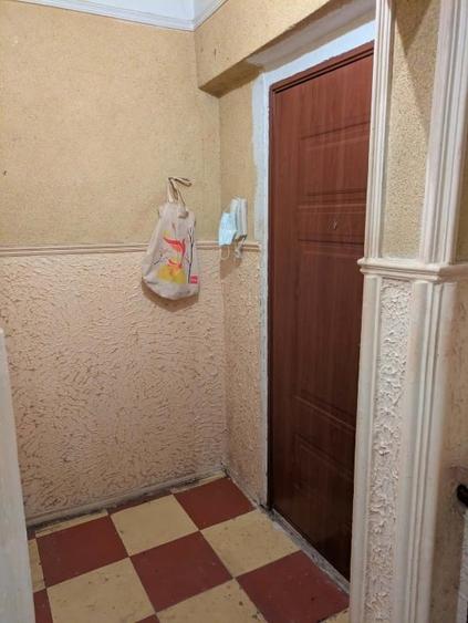 Apartament cu 3 camere semidecomandat, mobilat în Radu Negru