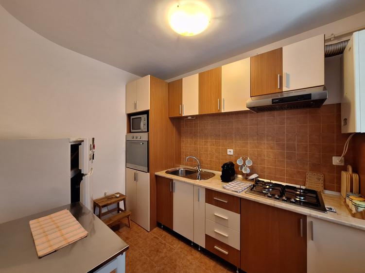 Apartament cu 2 camere semidecomandat, mobilat în Florești