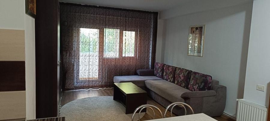 Apartament cu 2 camere decomandat în Roșu