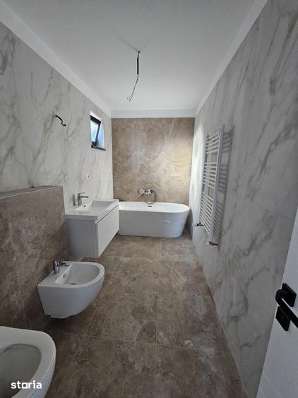 Casă cu 4 camere cu Teren 335 Mp în Trivale