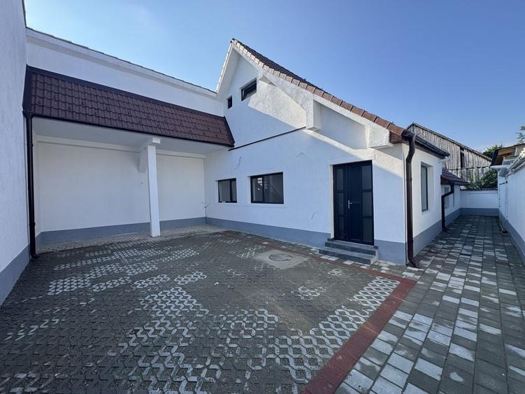 Casă cu 4 camere în Cristian