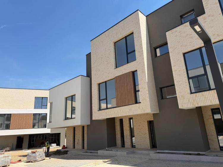 Casă individuală cu 5 camere cu Canalizare în Central