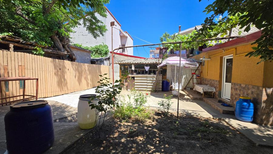 Casă individuală cu 5 camere cu Canalizare în Coiciu