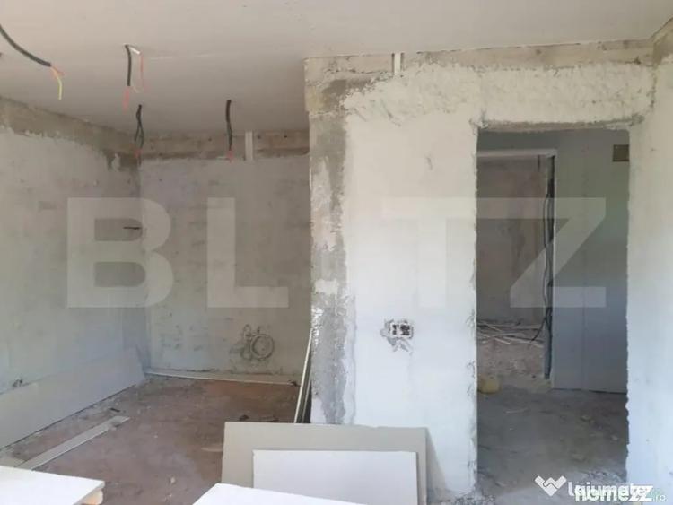Casă cu 7 camere cu Teren 1000 Mp în Central