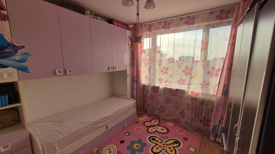 Apartament cu 3 camere semidecomandat, mobilat în Giurgiului