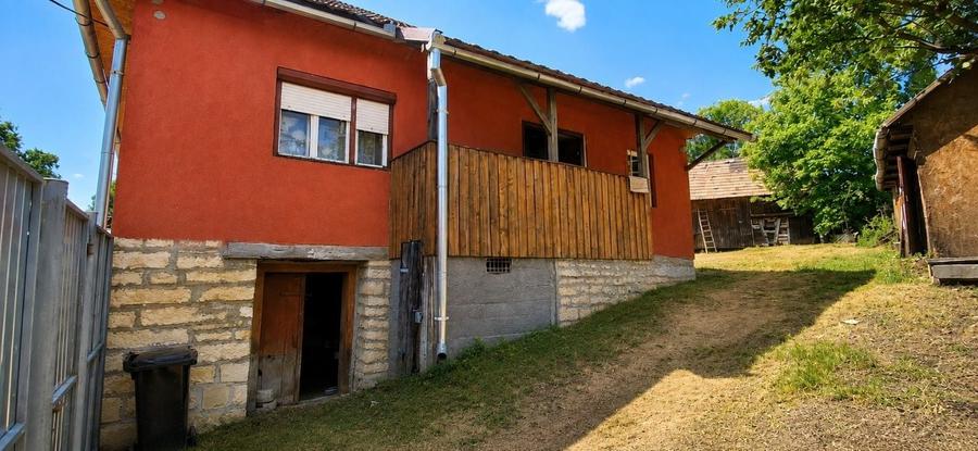 Casă cu 3 camere în Dretea