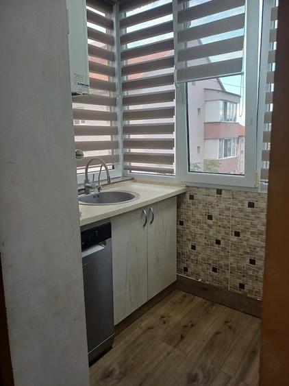 Apartament cu 3 camere decomandat în Exterior Vest