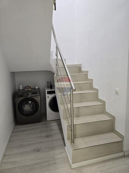 Casă individuală cu 4 camere cu Teren 270 Mp în Est