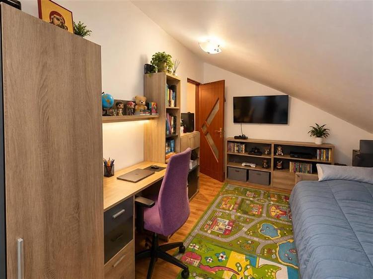 Apartament cu 3 camere decomandat în Tătărași