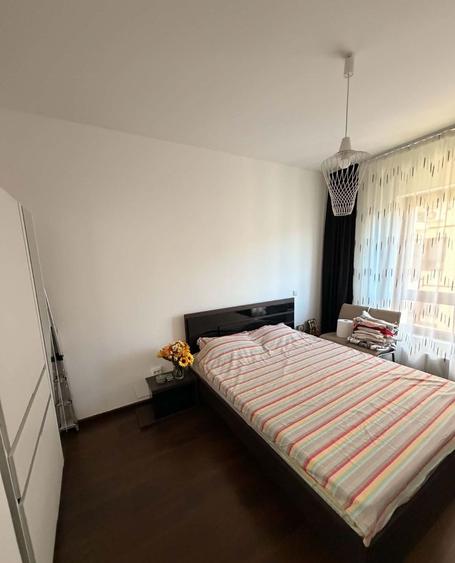 Apartament cu 3 camere semidecomandat în Berceni