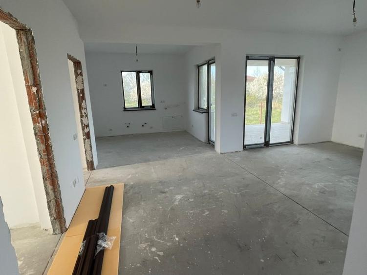 Casă individuală cu 4 camere cu Teren 500 Mp în Corbeanca