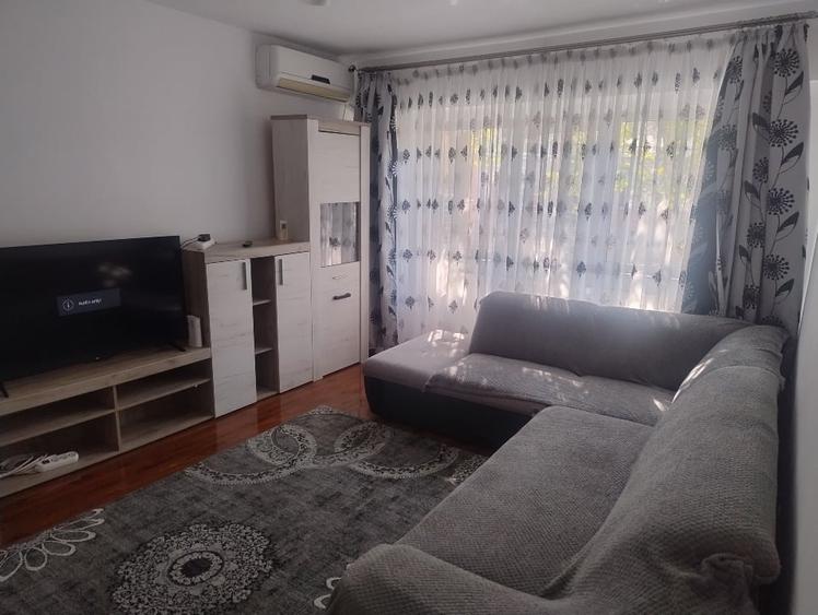Apartament cu 3 camere decomandat, mobilat în Tomis Nord