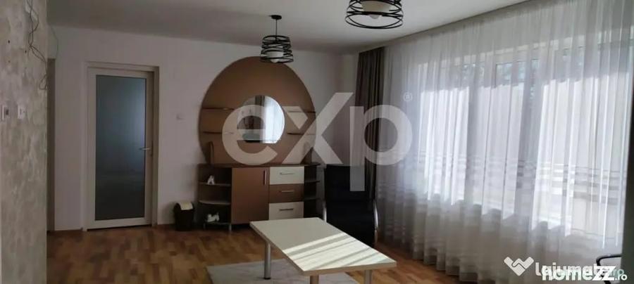Casă cu 7 camere cu Teren 450 Mp în Central