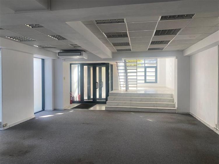 Birou, de 79 mp, în Romană