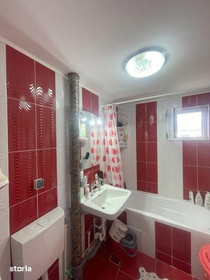 Apartament cu 3 camere semidecomandat în Săsar
