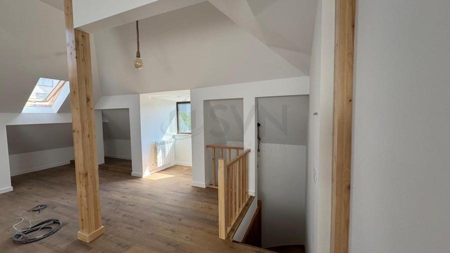 Apartament cu 5 camere decomandat în Barbu Văcărescu