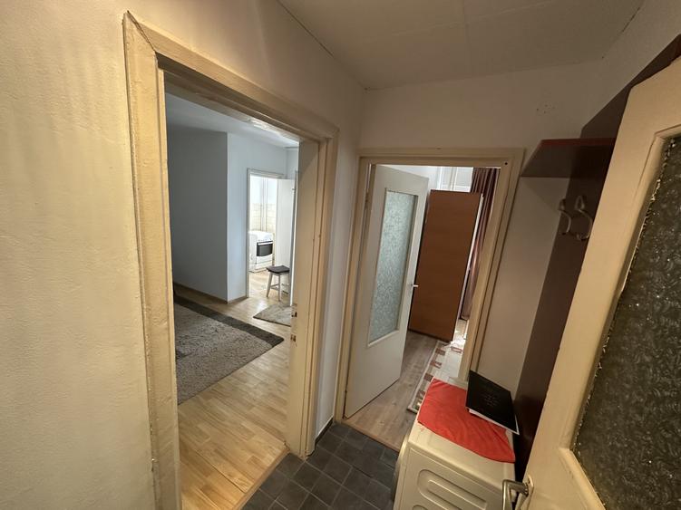 Apartament cu 2 camere semidecomandat, mobilat în Berceni