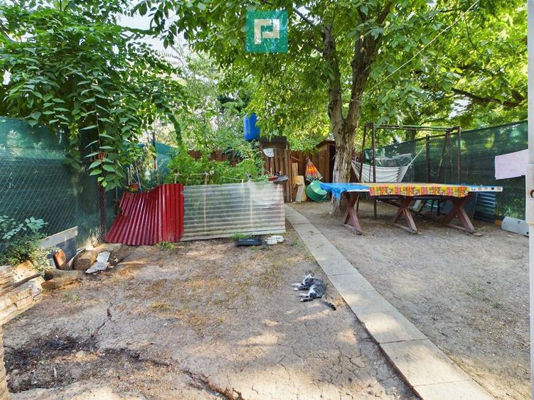 Casă cu 3 camere cu Teren 50 Mp în Intim