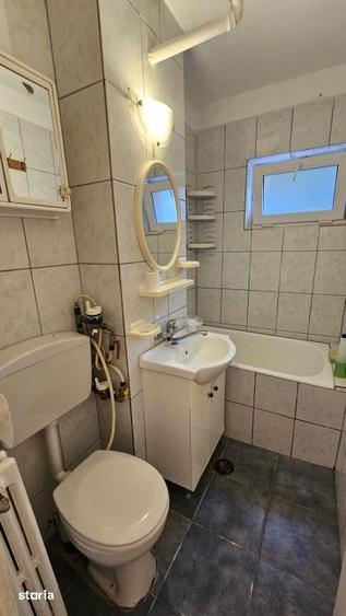 Apartament cu 2 camere semidecomandat în Craiovița Nouă