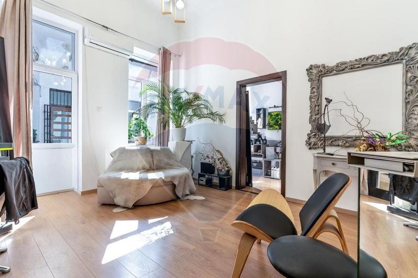 Apartament cu 2 camere semidecomandat în P-ța Mihai Viteazul