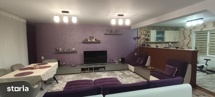 Casă cu 5 camere cu Teren 360 Mp în Calea București