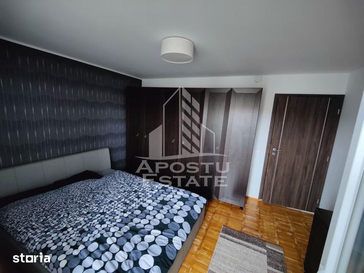 Apartament cu 4 camere decomandat în Girocului